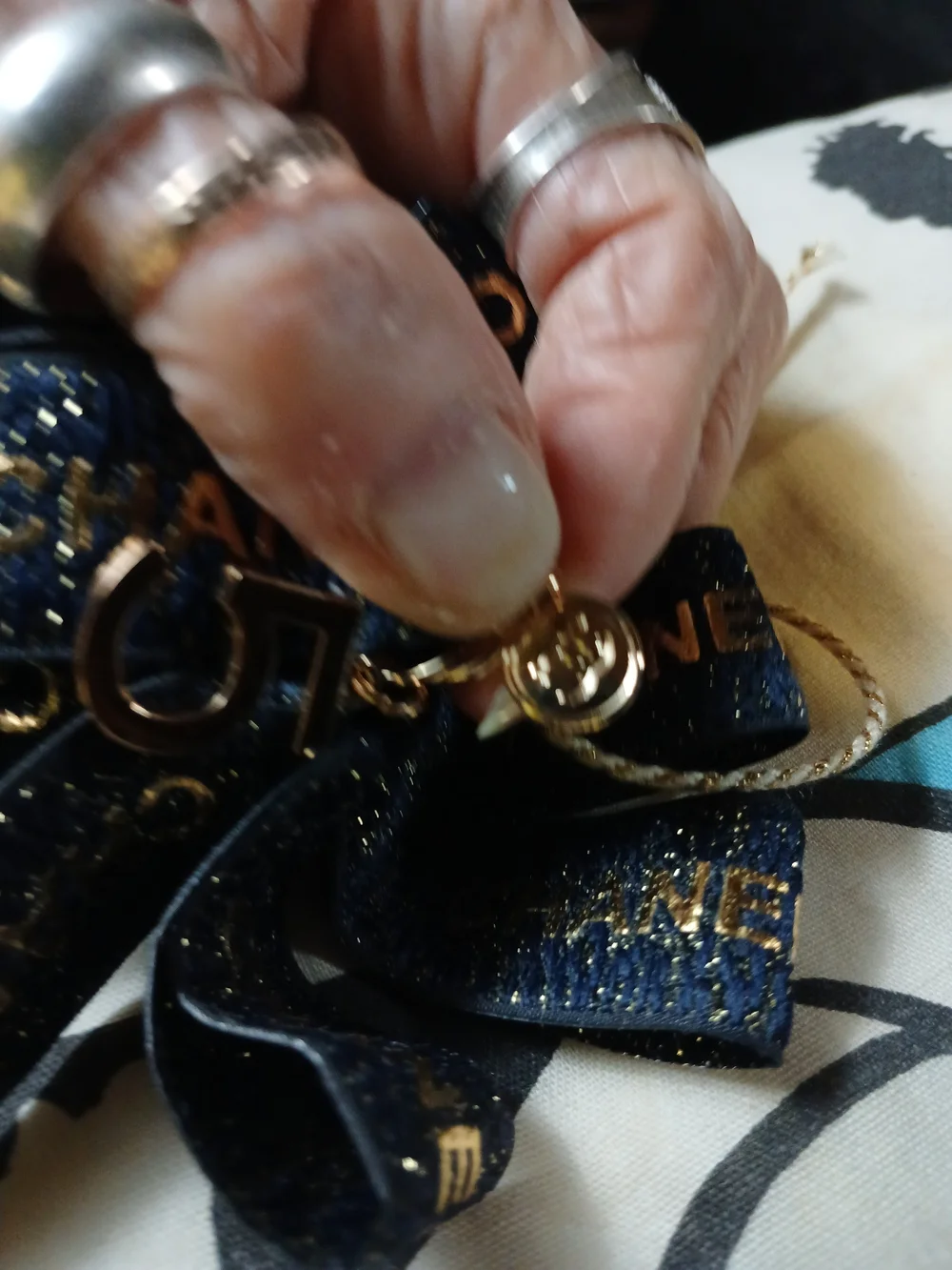 CHANEL Beaute' Navy & Gold Tweed Ribbon Charms White Camellia Diffuser W/Dabber